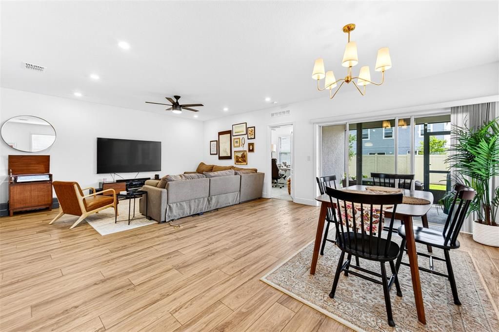 For Sale: $394,900 (4 beds, 2 baths, 1978 Square Feet)