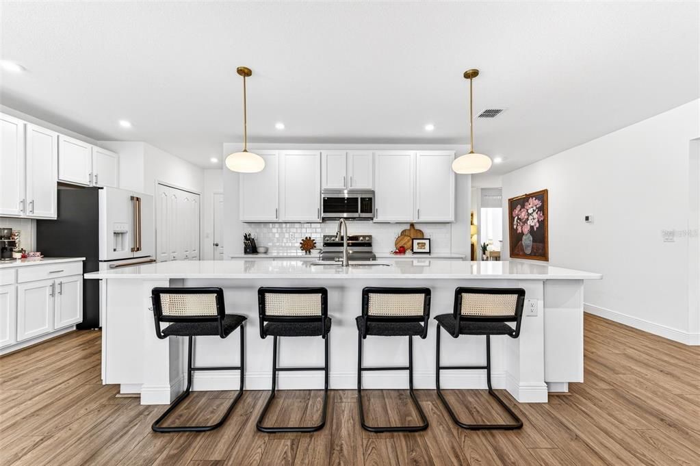 For Sale: $394,900 (4 beds, 2 baths, 1978 Square Feet)