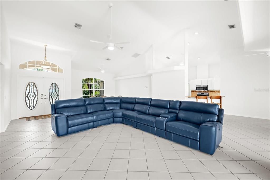 For Sale: $550,000 (3 beds, 2 baths, 2560 Square Feet)