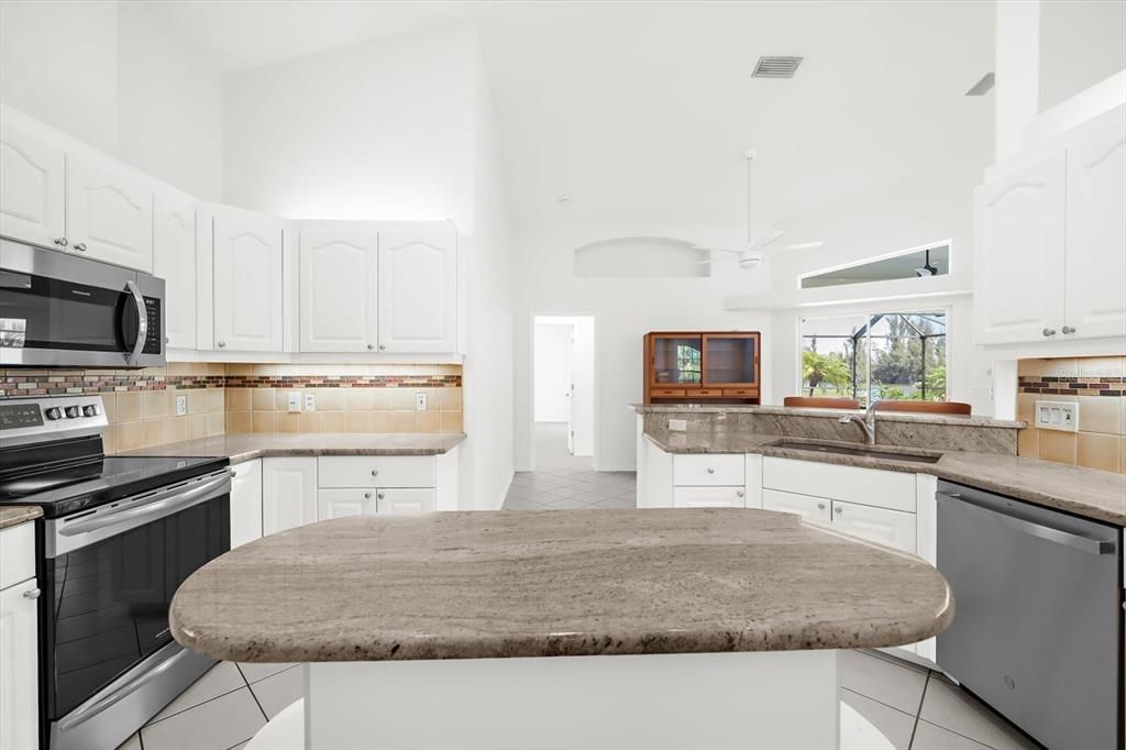 For Sale: $550,000 (3 beds, 2 baths, 2560 Square Feet)