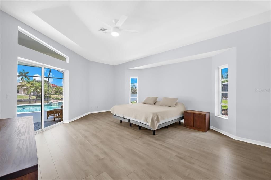 For Sale: $550,000 (3 beds, 2 baths, 2560 Square Feet)