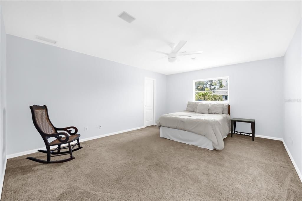 For Sale: $550,000 (3 beds, 2 baths, 2560 Square Feet)