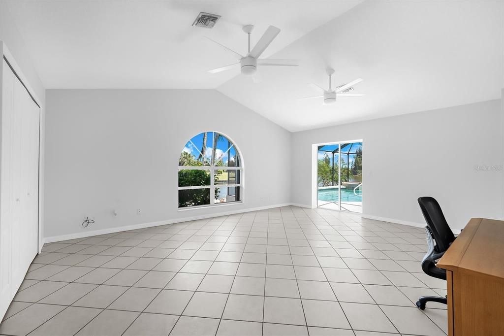 For Sale: $550,000 (3 beds, 2 baths, 2560 Square Feet)