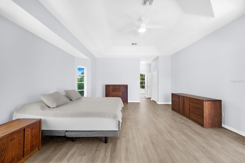 For Sale: $550,000 (3 beds, 2 baths, 2560 Square Feet)