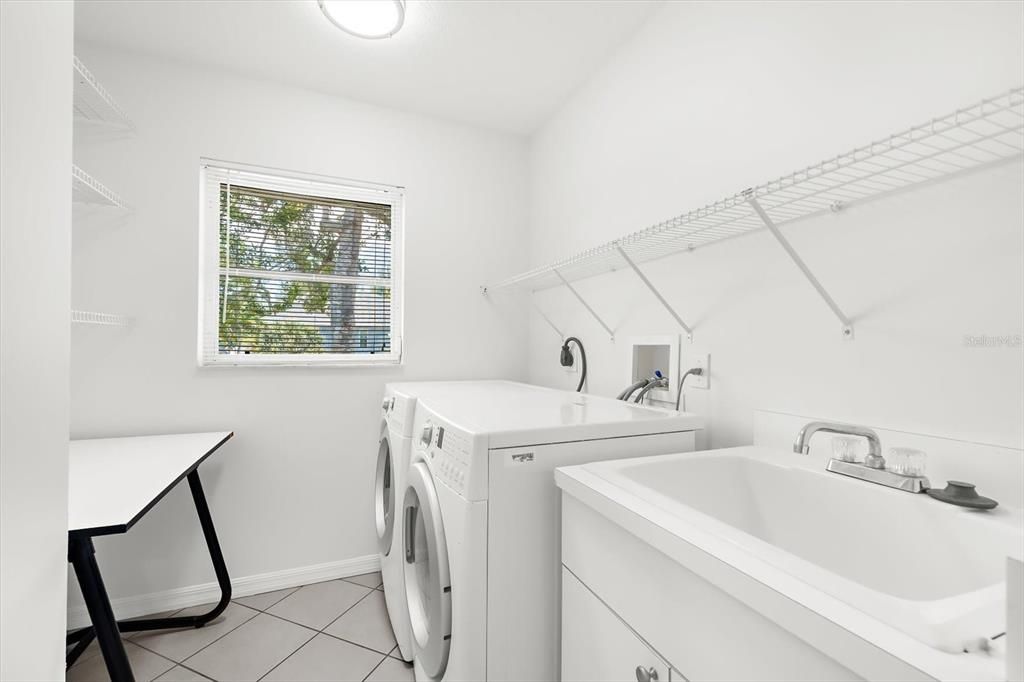 For Sale: $550,000 (3 beds, 2 baths, 2560 Square Feet)