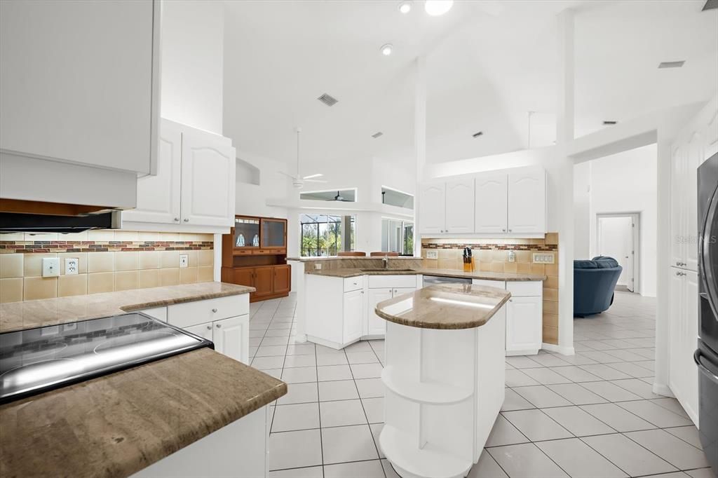 For Sale: $550,000 (3 beds, 2 baths, 2560 Square Feet)