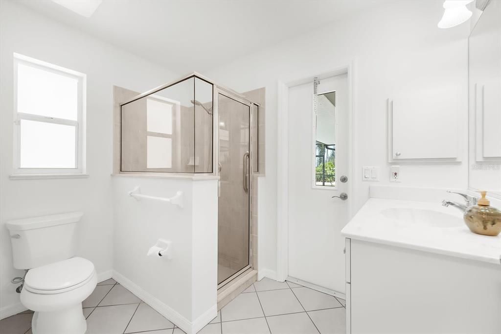 For Sale: $550,000 (3 beds, 2 baths, 2560 Square Feet)