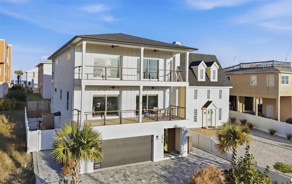 Vendido Recientemente: $1,242,113 (5 camas, 4 baños, 3178 Pies cuadrados)