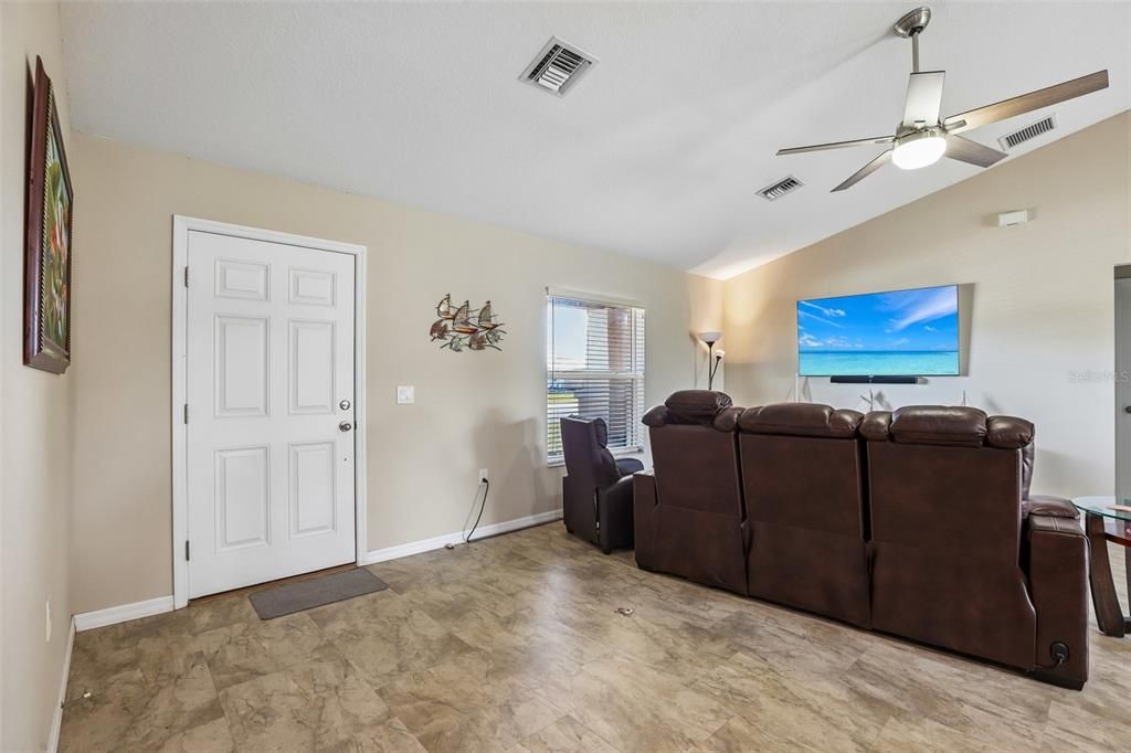 For Sale: $359,900 (3 beds, 2 baths, 1622 Square Feet)