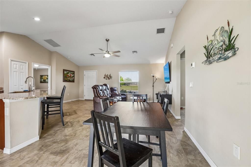 For Sale: $359,900 (3 beds, 2 baths, 1622 Square Feet)