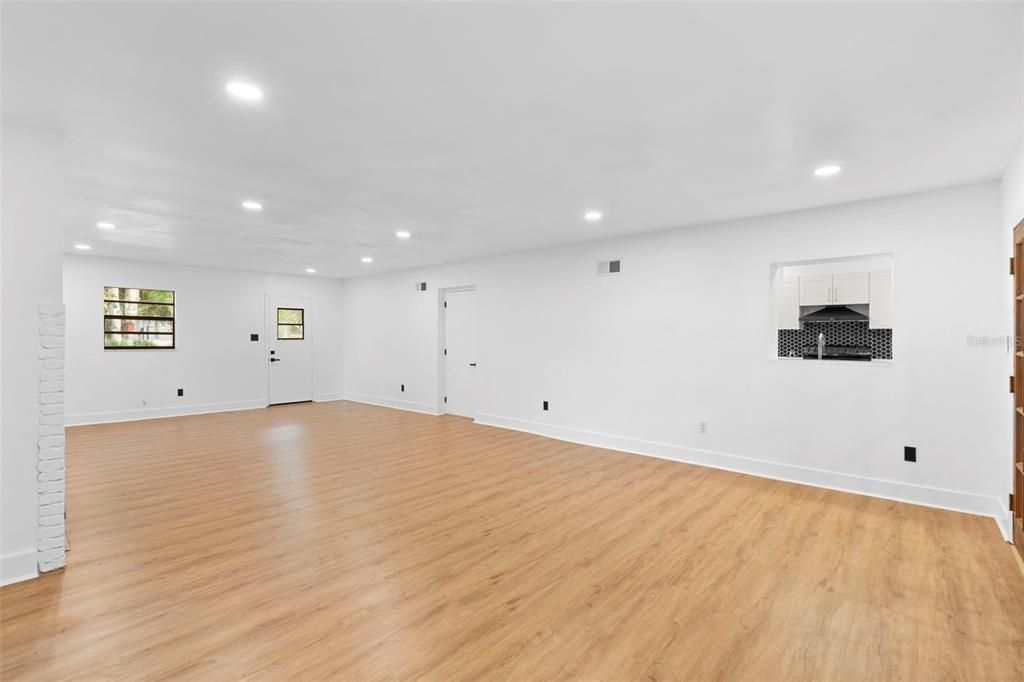Active With Contract: $889,000 (3 beds, 2 baths, 2272 Square Feet)