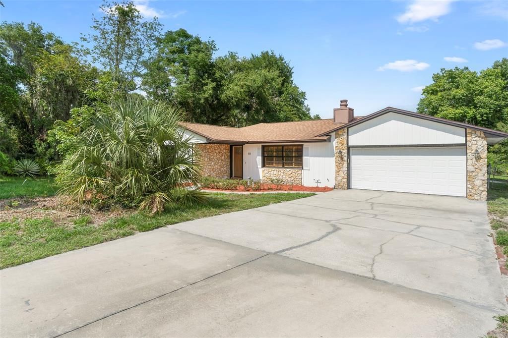 Active With Contract: $889,000 (3 beds, 2 baths, 2272 Square Feet)