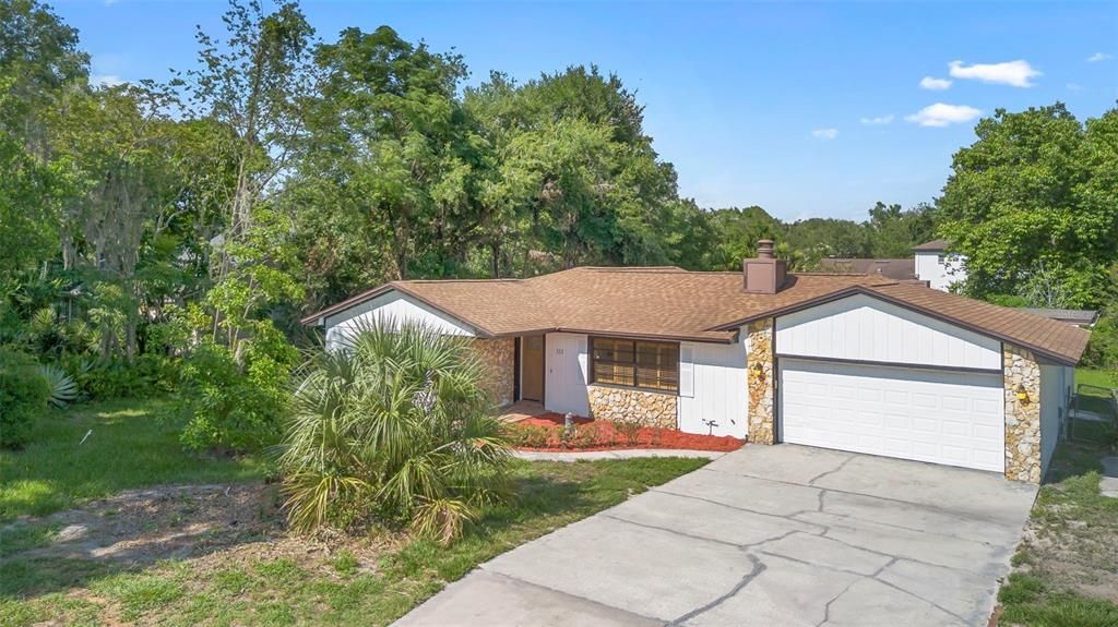 Active With Contract: $889,000 (3 beds, 2 baths, 2272 Square Feet)