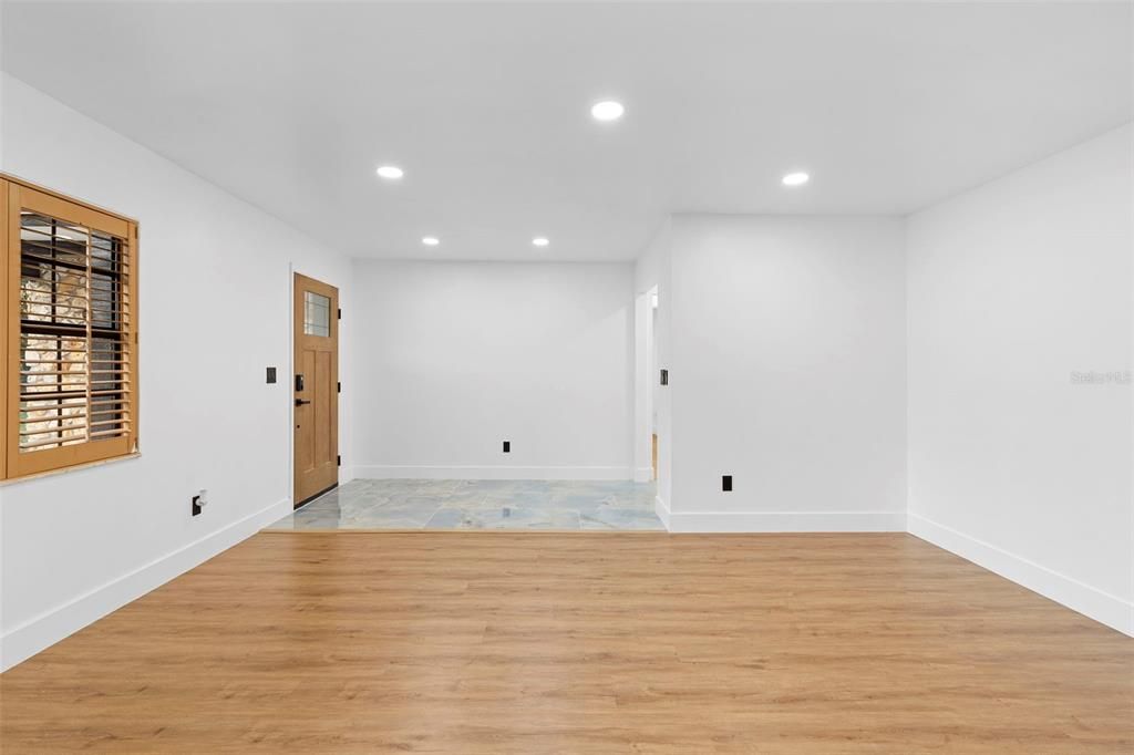 Active With Contract: $889,000 (3 beds, 2 baths, 2272 Square Feet)