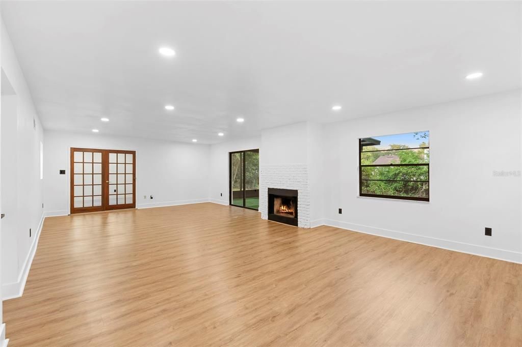 Active With Contract: $889,000 (3 beds, 2 baths, 2272 Square Feet)