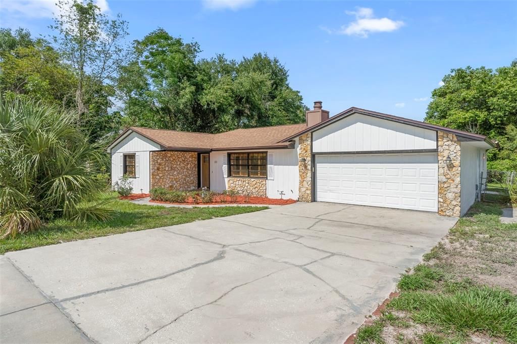 Active With Contract: $889,000 (3 beds, 2 baths, 2272 Square Feet)