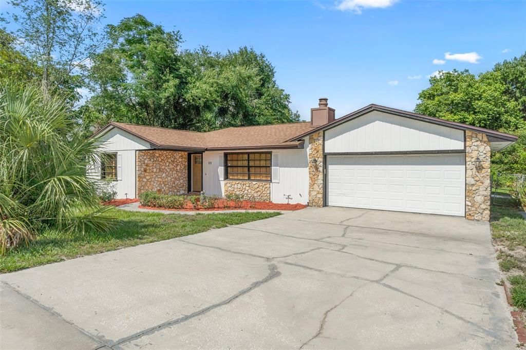 Active With Contract: $889,000 (3 beds, 2 baths, 2272 Square Feet)