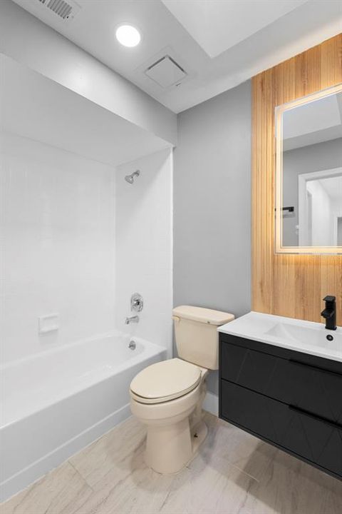 Active With Contract: $889,000 (3 beds, 2 baths, 2272 Square Feet)