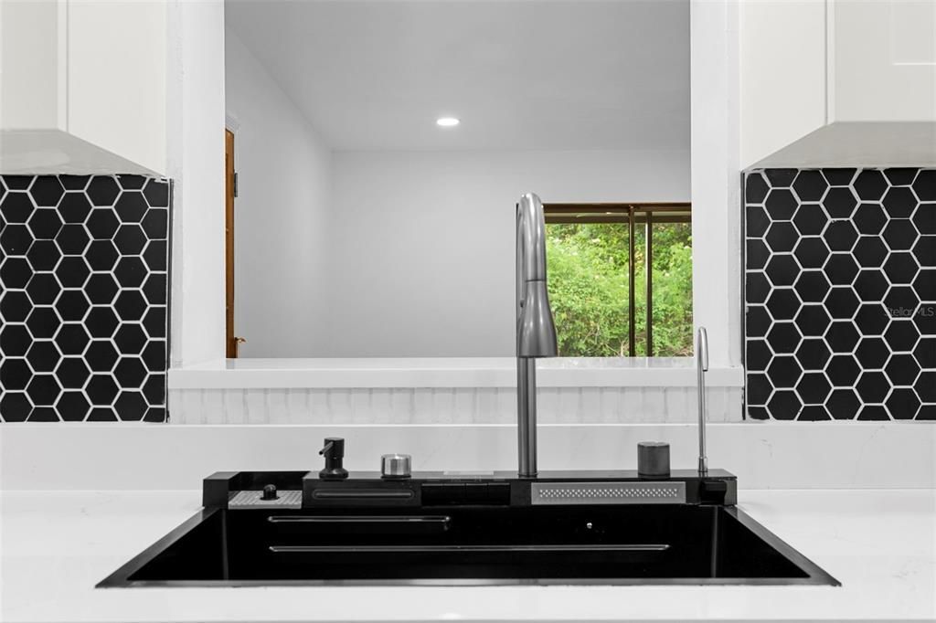 Active With Contract: $889,000 (3 beds, 2 baths, 2272 Square Feet)