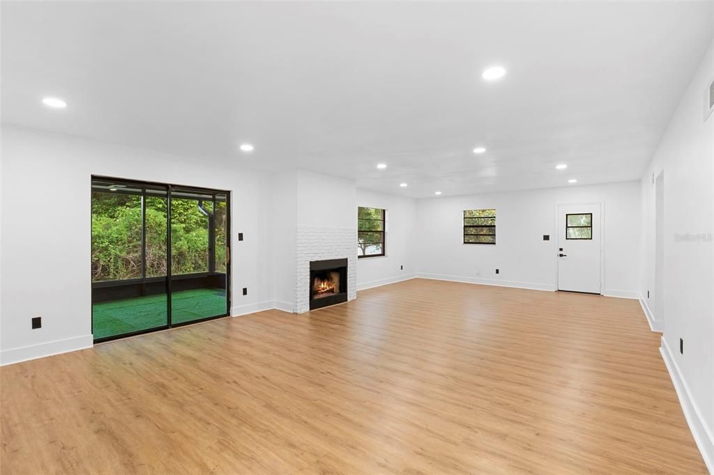 Active With Contract: $889,000 (3 beds, 2 baths, 2272 Square Feet)