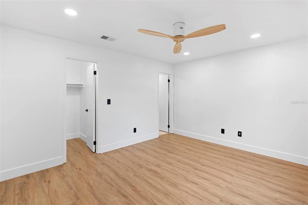 Active With Contract: $889,000 (3 beds, 2 baths, 2272 Square Feet)