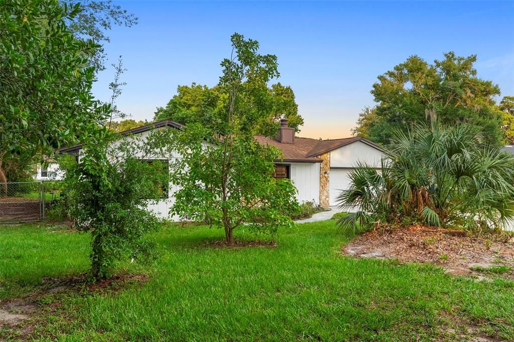 Active With Contract: $889,000 (3 beds, 2 baths, 2272 Square Feet)