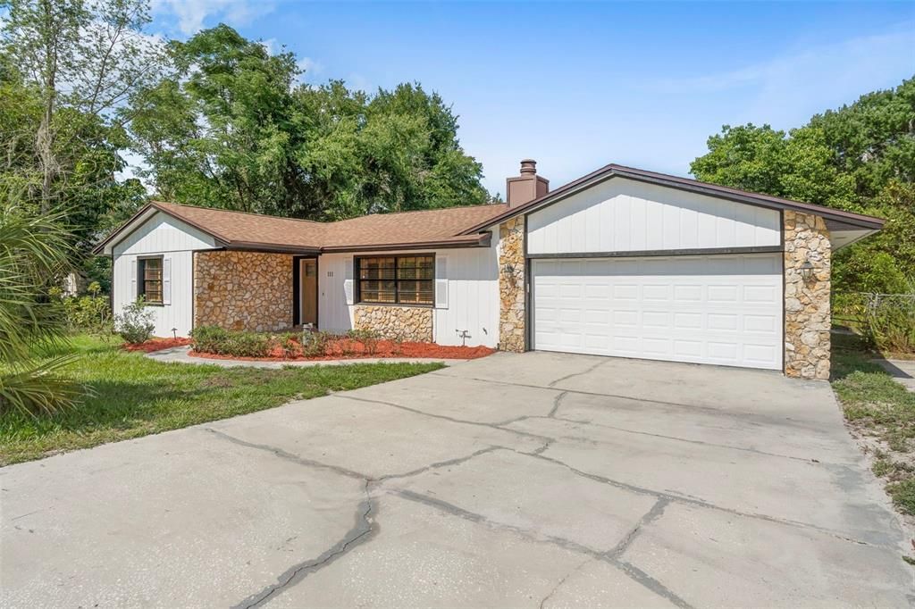 Active With Contract: $889,000 (3 beds, 2 baths, 2272 Square Feet)