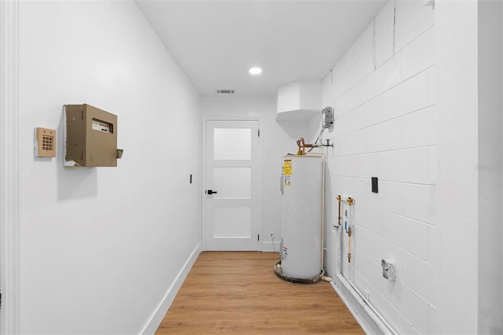 Active With Contract: $889,000 (3 beds, 2 baths, 2272 Square Feet)