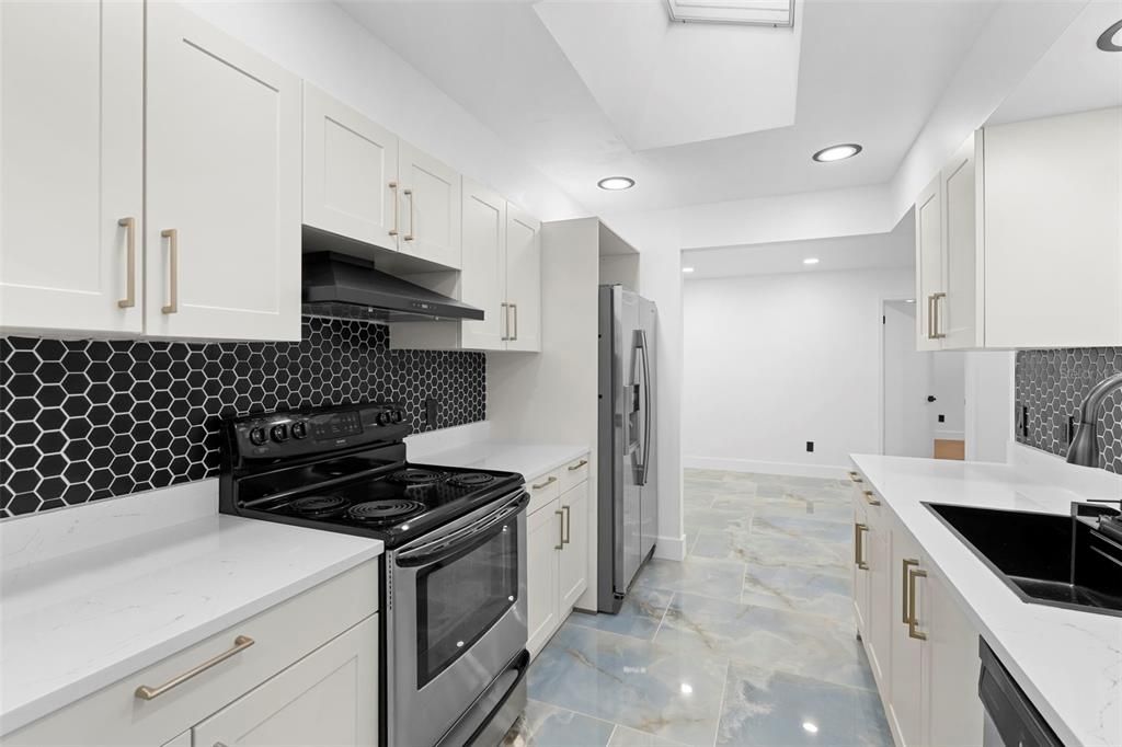 Active With Contract: $889,000 (3 beds, 2 baths, 2272 Square Feet)