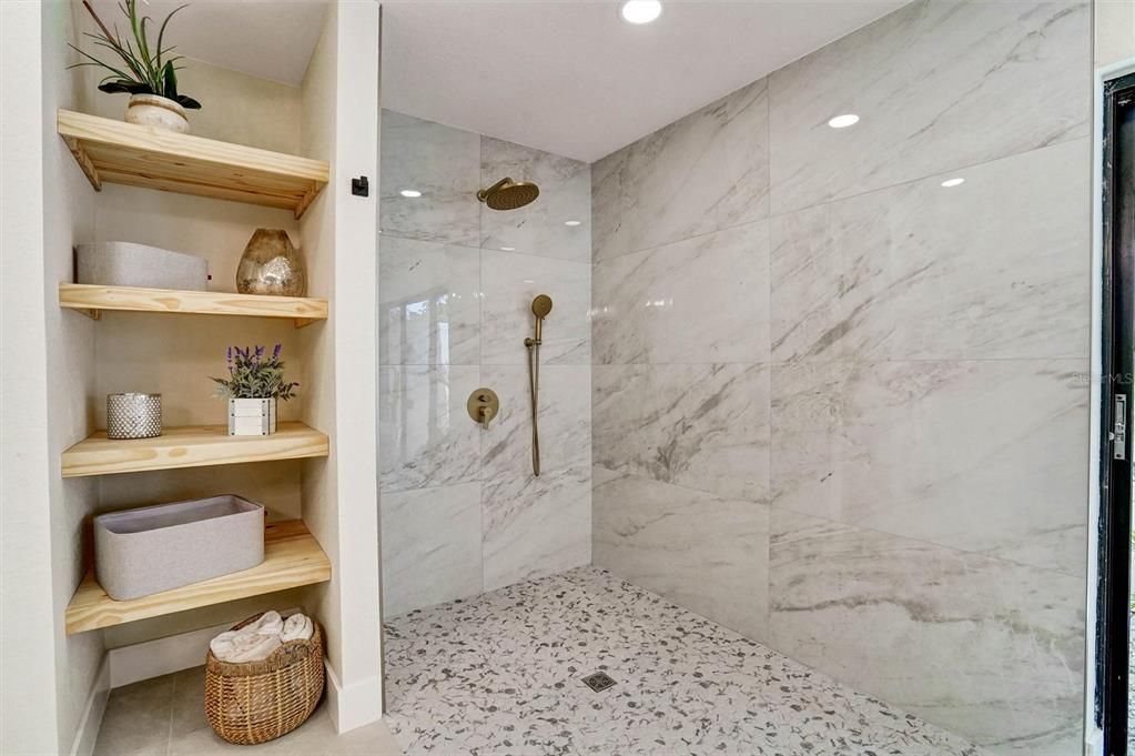 En Venta: $820,000 (3 camas, 2 baños, 2190 Pies cuadrados)
