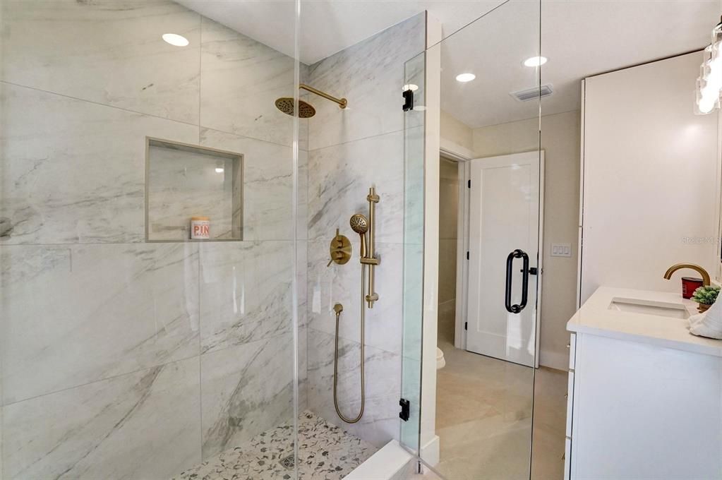 En Venta: $820,000 (3 camas, 2 baños, 2190 Pies cuadrados)