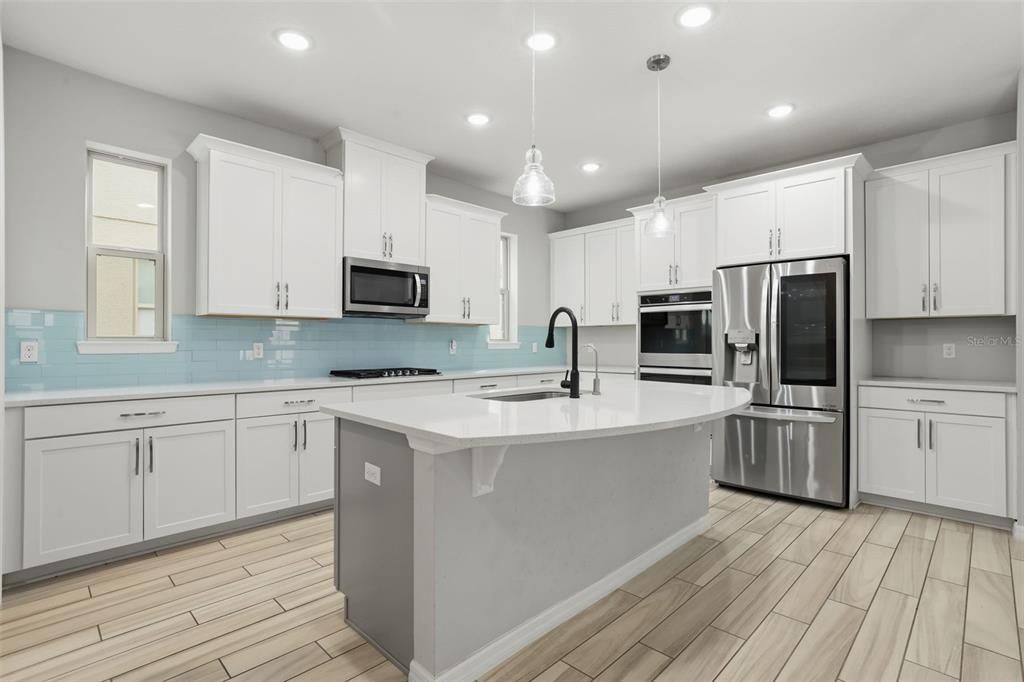 Activo con contrato: $900,000 (5 camas, 3 baños, 4202 Pies cuadrados)