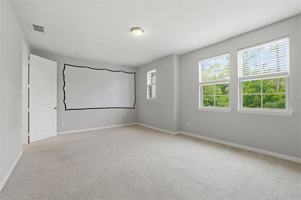 Activo con contrato: $900,000 (5 camas, 3 baños, 4202 Pies cuadrados)