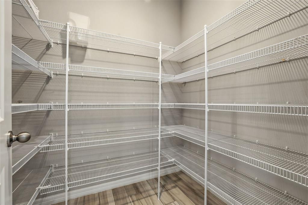 Activo con contrato: $900,000 (5 camas, 3 baños, 4202 Pies cuadrados)