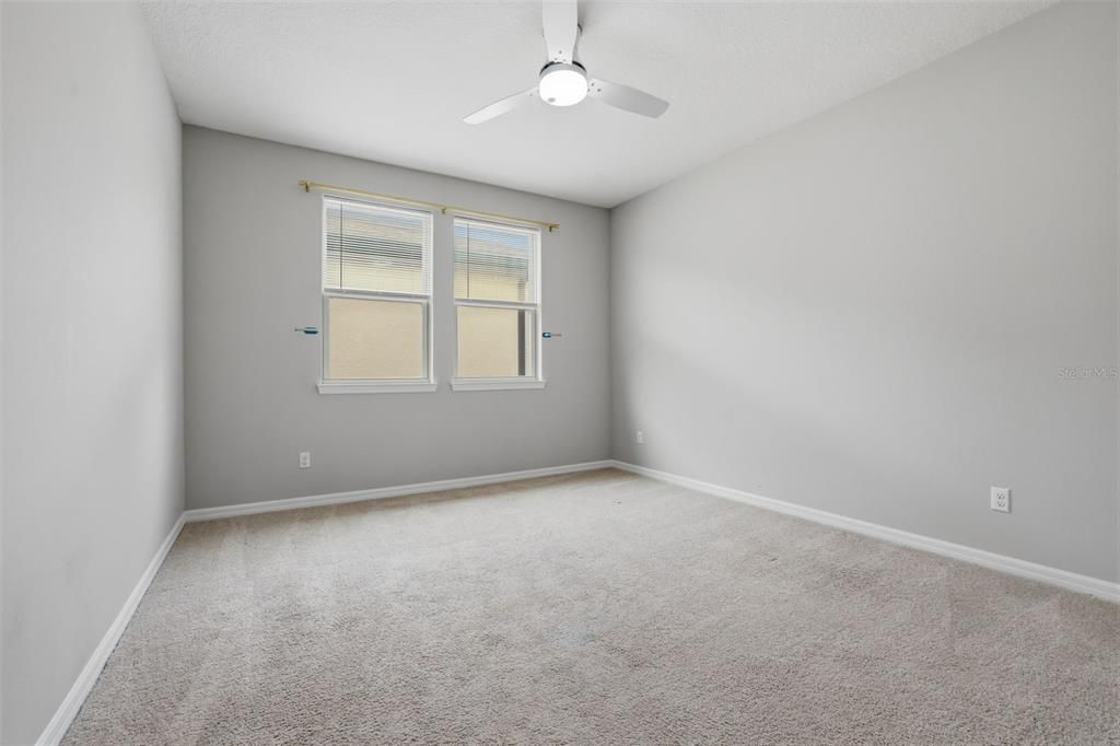 Activo con contrato: $900,000 (5 camas, 3 baños, 4202 Pies cuadrados)