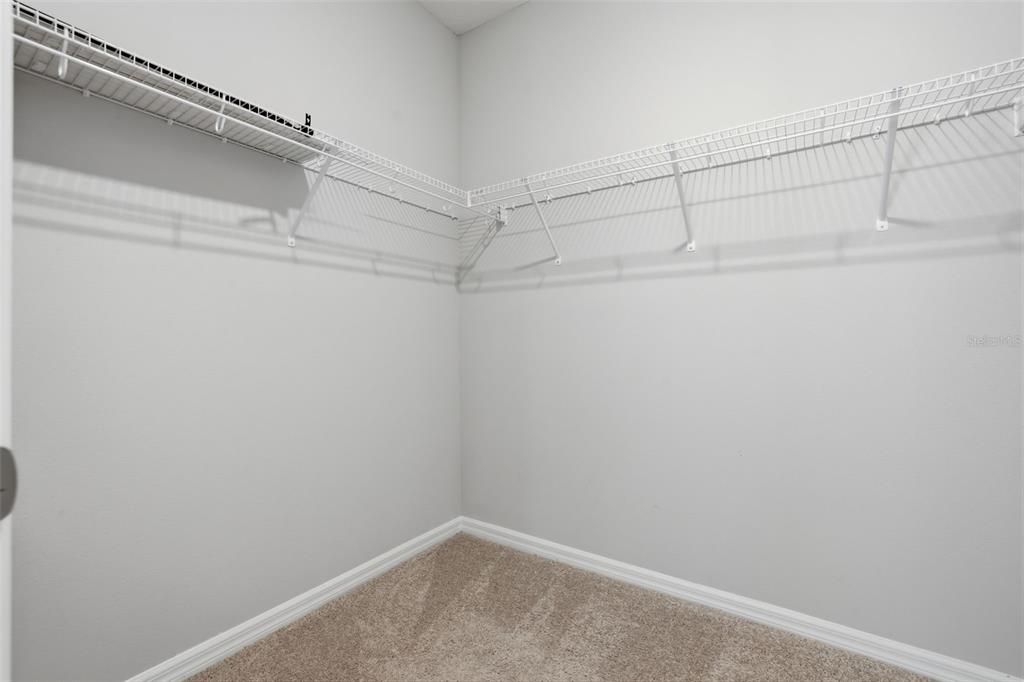 Activo con contrato: $900,000 (5 camas, 3 baños, 4202 Pies cuadrados)