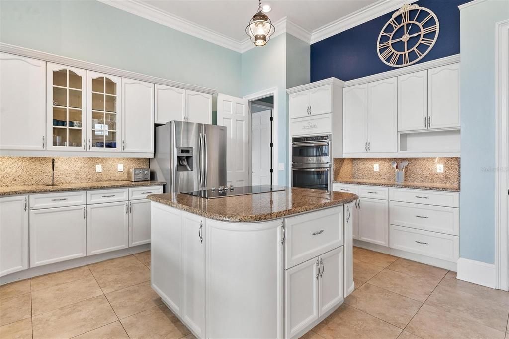 En Venta: $749,000 (4 camas, 2 baños, 3813 Pies cuadrados)