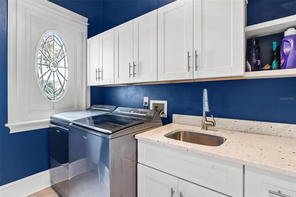 En Venta: $749,000 (4 camas, 2 baños, 3813 Pies cuadrados)
