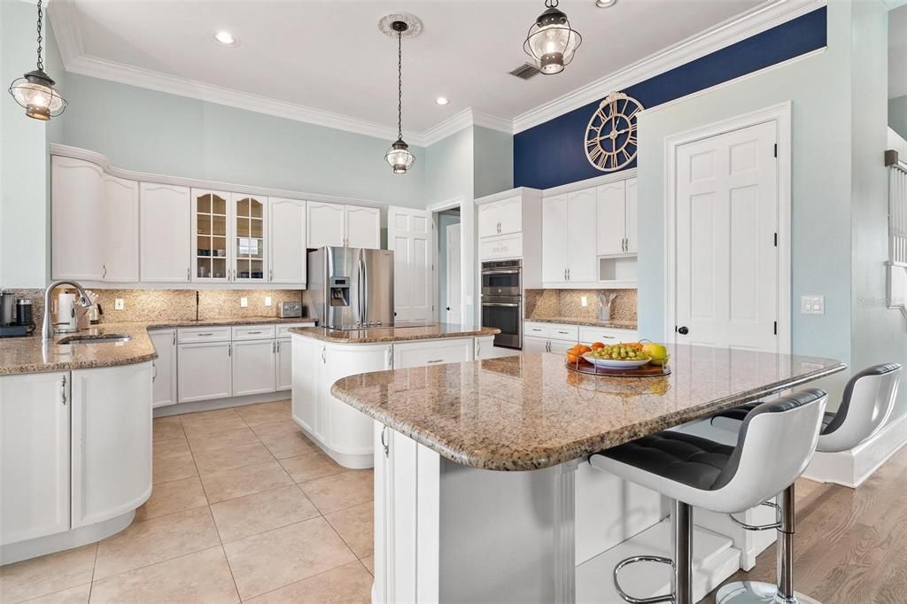 En Venta: $749,000 (4 camas, 2 baños, 3813 Pies cuadrados)