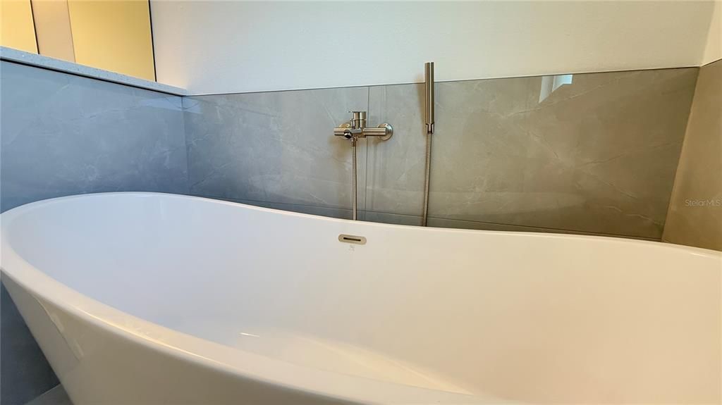 Active With Contract: $299,900 (4 beds, 2 baths, 1679 Square Feet)