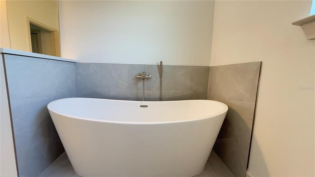 Active With Contract: $299,900 (4 beds, 2 baths, 1679 Square Feet)