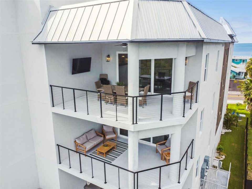 For Sale: $1,895,000 (4 beds, 2 baths, 2310 Square Feet)