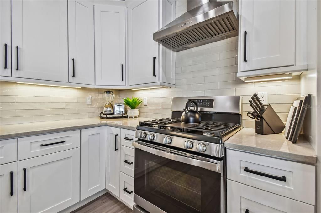 For Sale: $1,895,000 (4 beds, 2 baths, 2310 Square Feet)