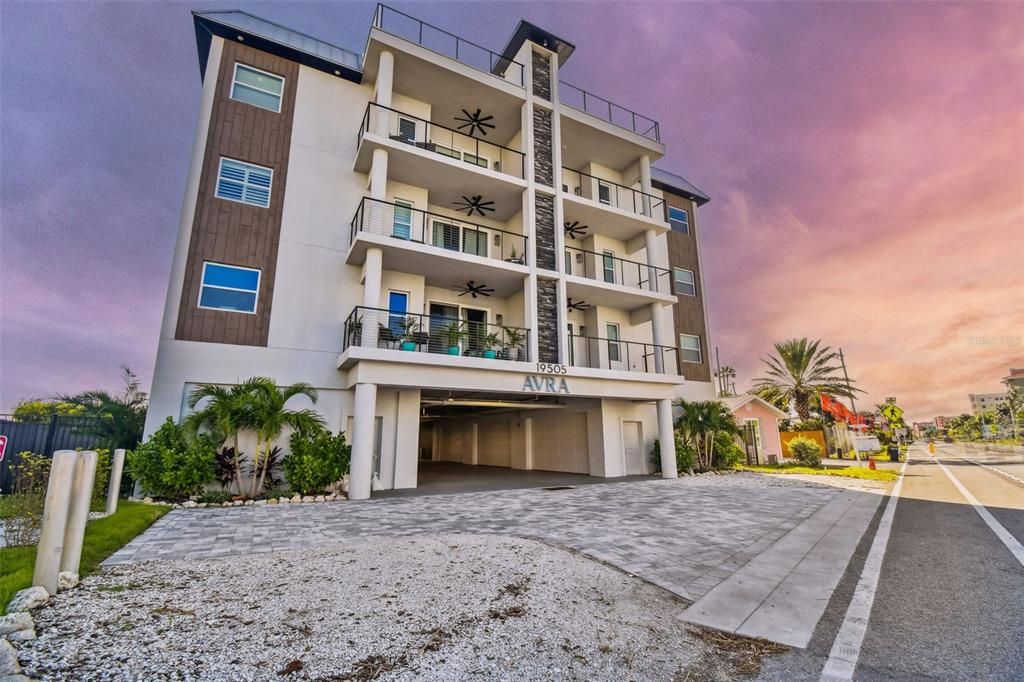 For Sale: $1,895,000 (4 beds, 2 baths, 2310 Square Feet)