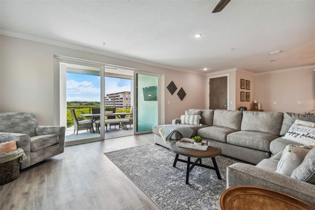 For Sale: $1,895,000 (4 beds, 2 baths, 2310 Square Feet)