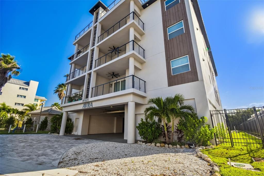 For Sale: $1,895,000 (4 beds, 2 baths, 2310 Square Feet)