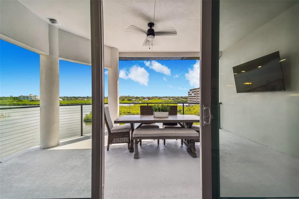For Sale: $1,895,000 (4 beds, 2 baths, 2310 Square Feet)