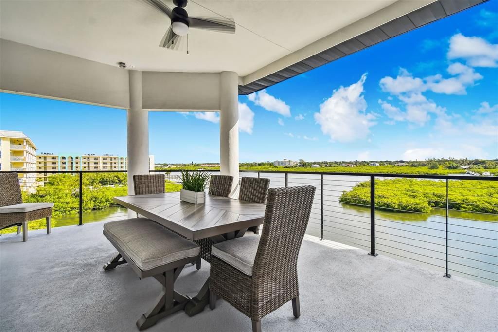 For Sale: $1,895,000 (4 beds, 2 baths, 2310 Square Feet)
