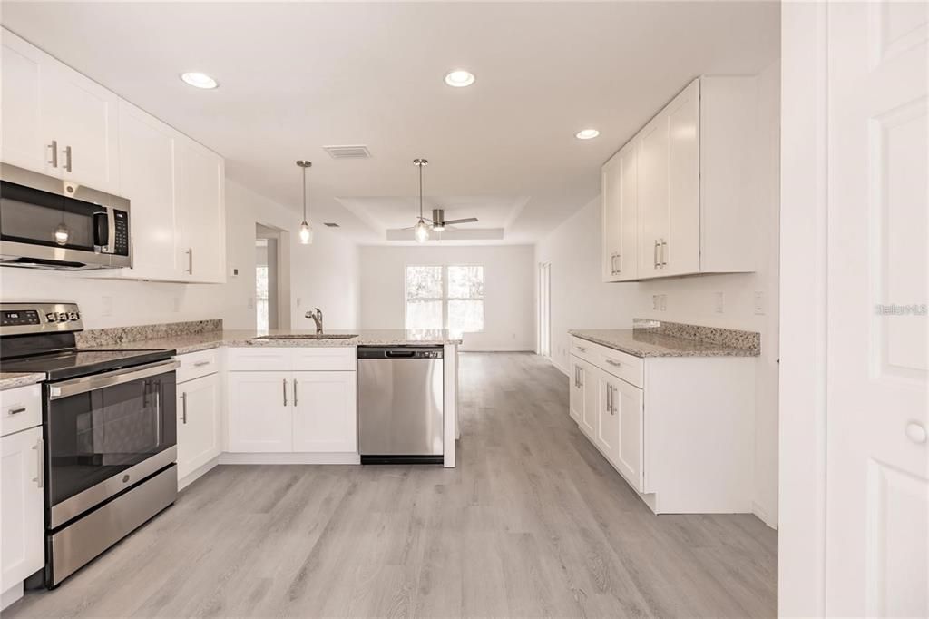 For Sale: $225,000 (2 beds, 1 baths, 930 Square Feet)