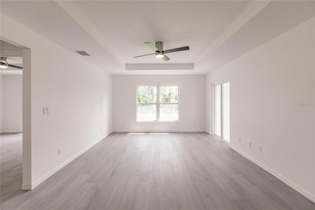 For Sale: $225,000 (2 beds, 1 baths, 930 Square Feet)